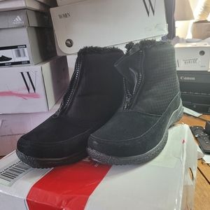 LADIES WINTER PROPET BOOTS .